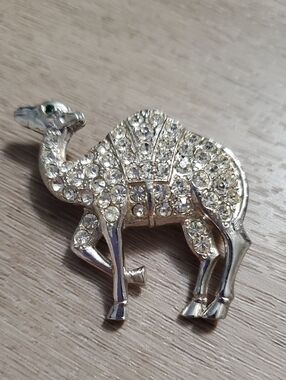 Ora Silver Camel Crystal Brooch - Sparkling Silver Tone